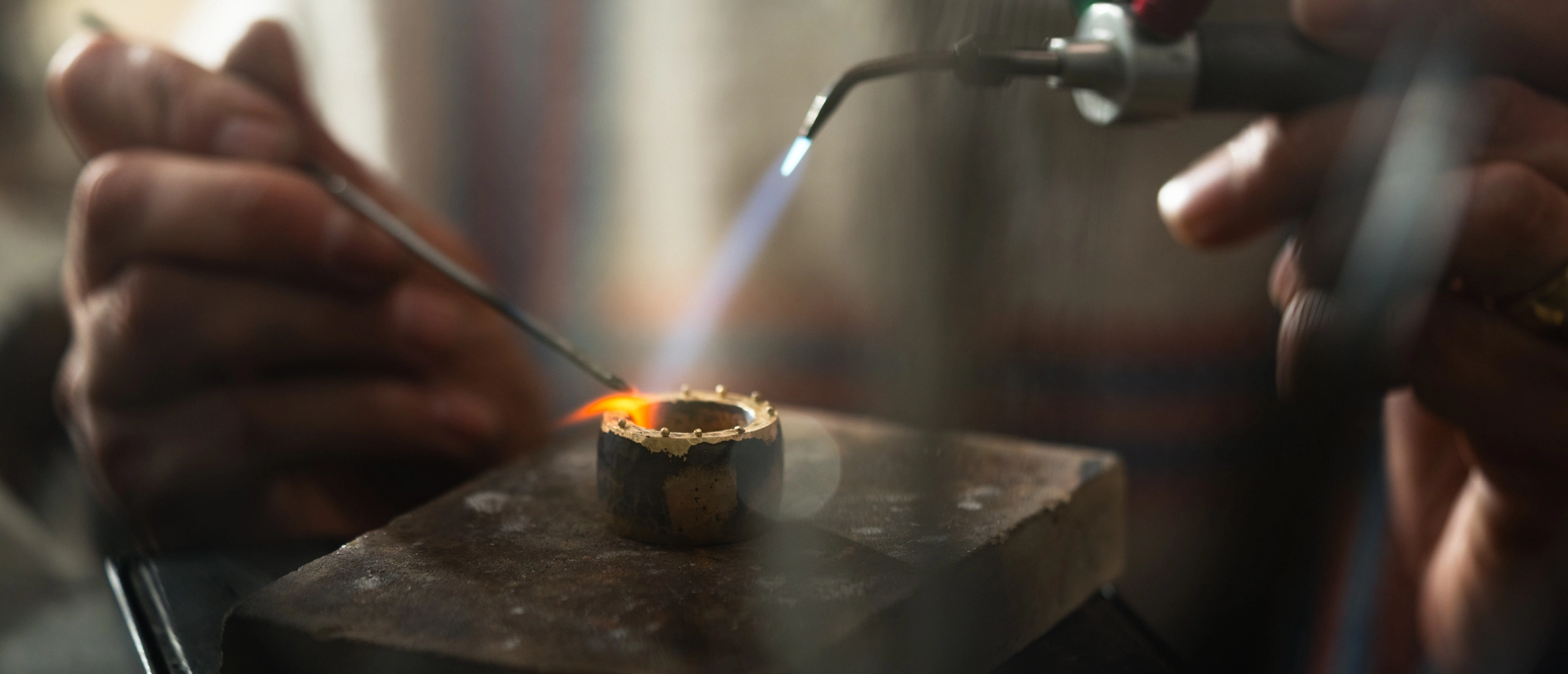 Prozess des Ringschmiedens in der Brune Schmuckmanufaktur