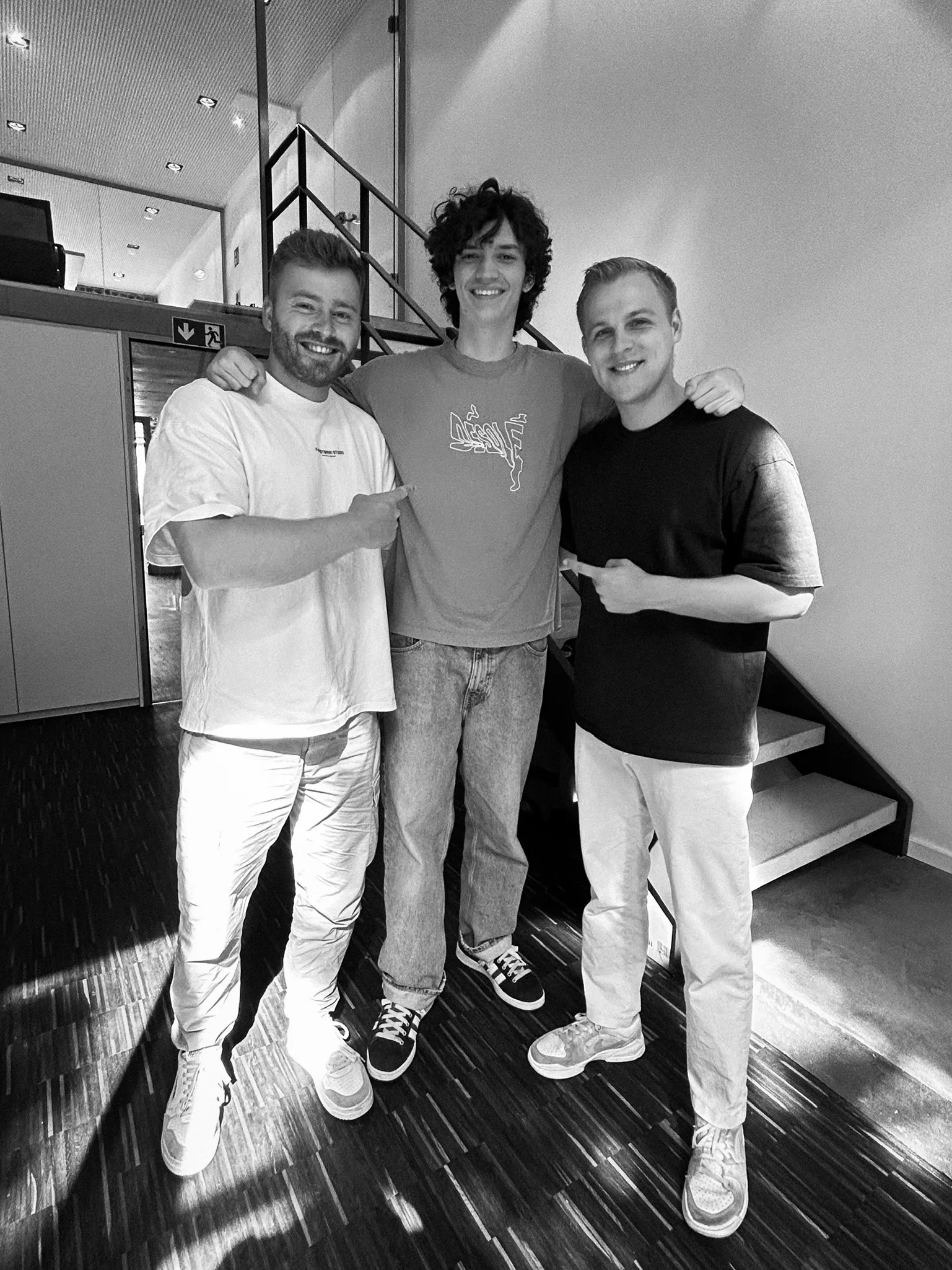 Gründer der Werbeagentur twoseconds mit neuem Auszubildenen